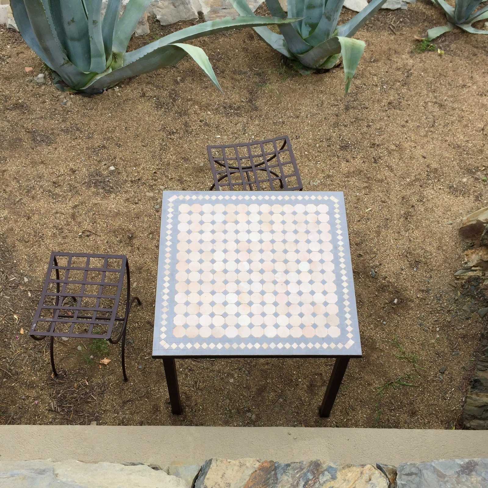 Table carrée zellige tagra beige gris blanc