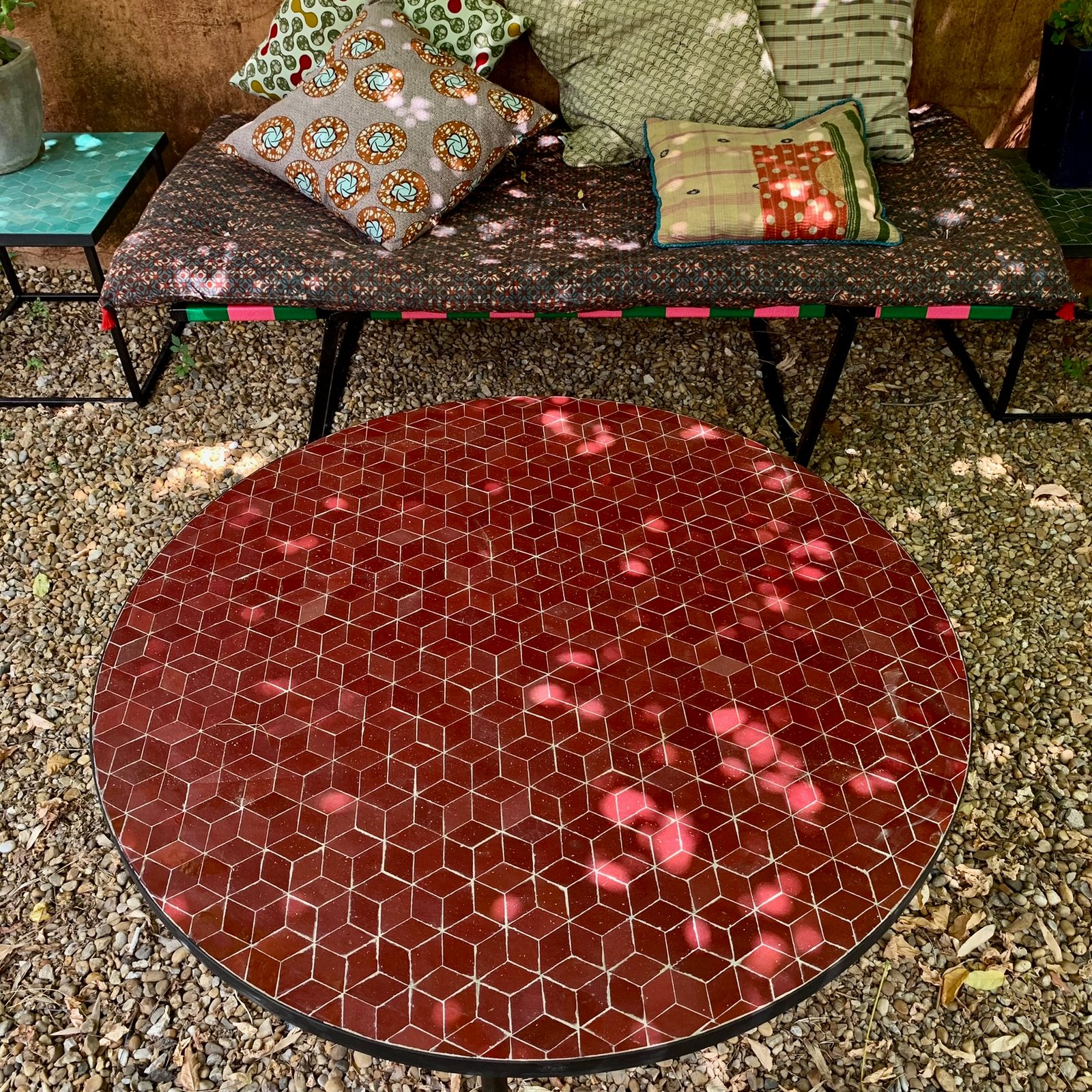 Table ronde zellige cube rouge terracotta jardin
