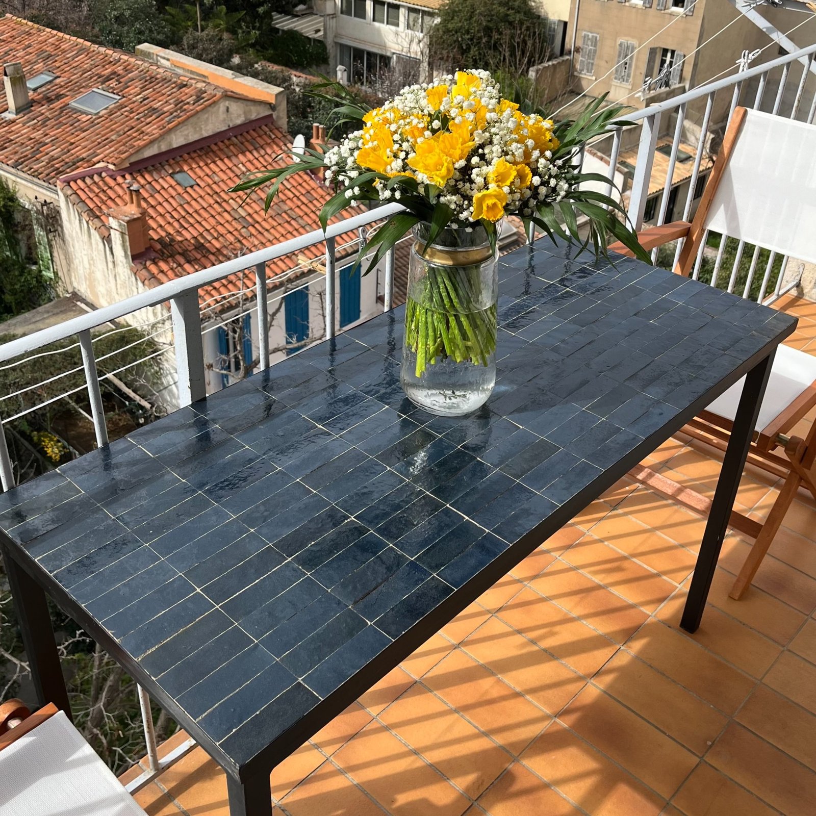 Table zellige rectangle bleu nuit balcon terrasse